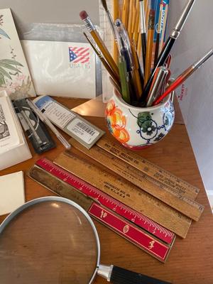 Office/stationery & paintbrushes