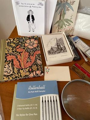 Office/stationery & paintbrushes
