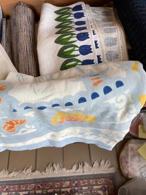 Large lot of kitchen linens