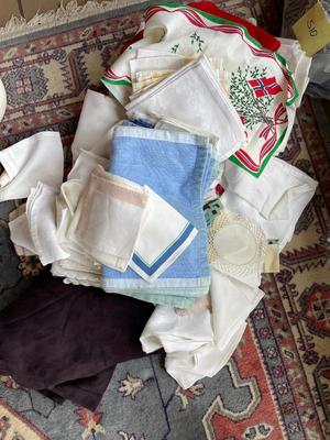 Large lot of kitchen linens