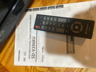 EMERSON LED 32" TV AND TOSHIBA DVD/VCR COMBO