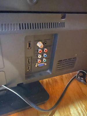 EMERSON LED 32" TV AND TOSHIBA DVD/VCR COMBO