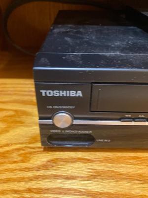 EMERSON LED 32" TV AND TOSHIBA DVD/VCR COMBO