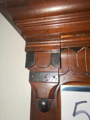 BEAUTIFUL HAND CARVED ANTIQUE MIRROR