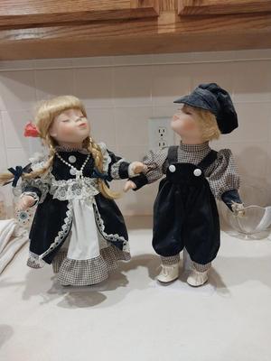 COLLECTIBLE DOLLS