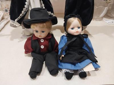 COLLECTIBLE DOLLS