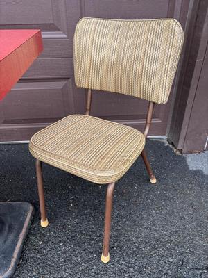 Lot 999G: Vintage MCM kitchenette table chairs