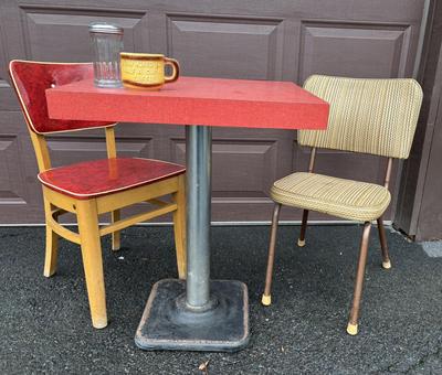 Lot 999G: Vintage MCM kitchenette table chairs