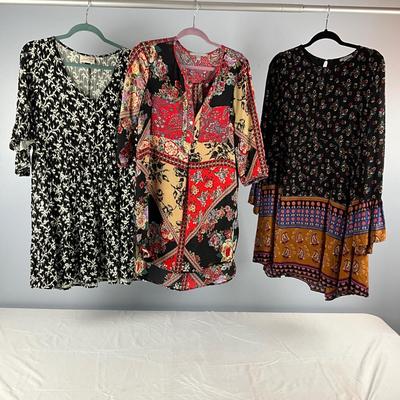 MB8249 Lot of Three Ladies Tunic Tops Universal Thread, Valerie Stevens , Jodifl