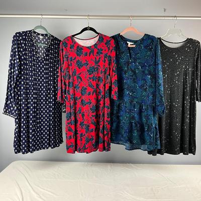 MB8250 Lot of Four Ladies Tunic Tops
