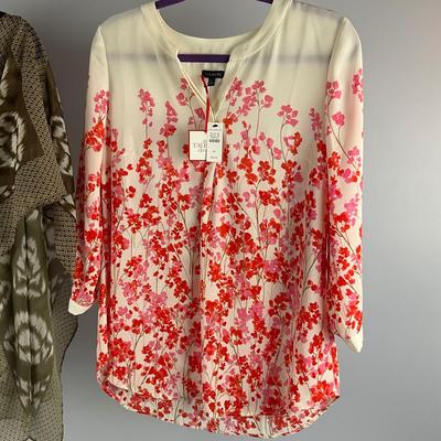MB8258 Lot of Ladies Tunics and Pants