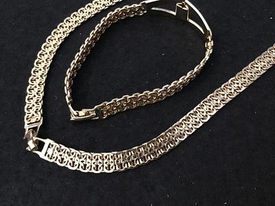 Excellent Gold Tone Collar Necklace Matching Bracelet lock-in Hing