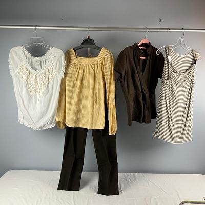 MB8264 Lot of Ladies Tops and Pant- Banana Republic, Lauren Conrad, Talbot's