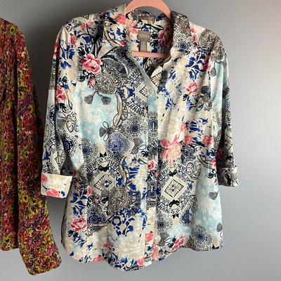MB8270 Lot of Ladies CHICO'S Tops and Jacket