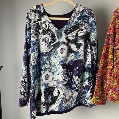 MB8270 Lot of Ladies CHICO'S Tops and Jacket