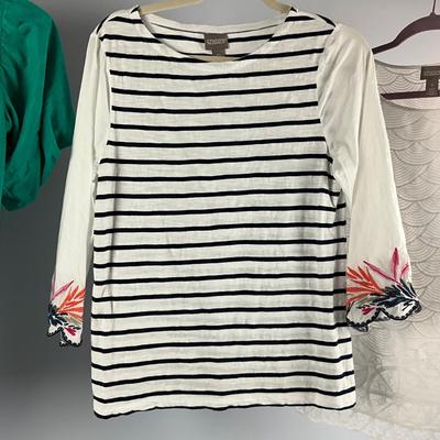 MB8272 Lot of Ladies CHICO'S Blouses