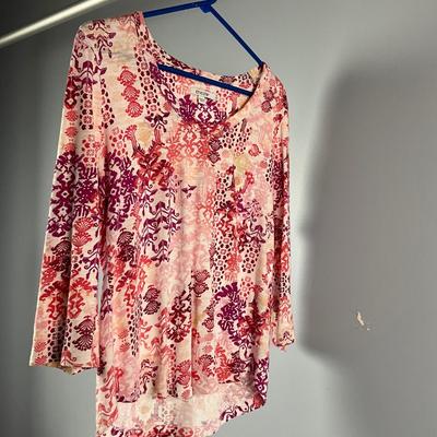 MB8272 Lot of Ladies CHICO'S Blouses