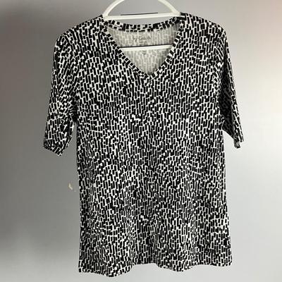 MB8274 Lot of Ladies CHICO'S Tops