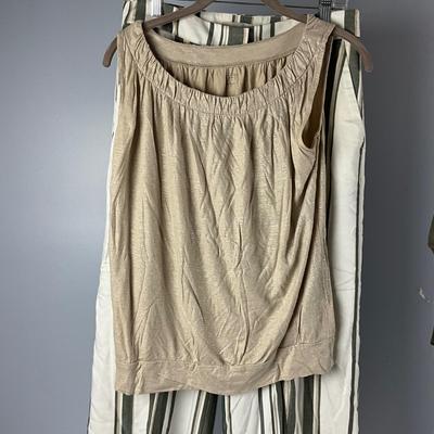 MB8275 Lot of Ladies LOFT Pants and Tops