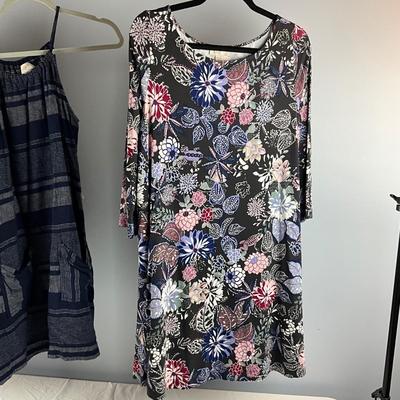 MB8276 Lot of Ladies LOFT Dresses