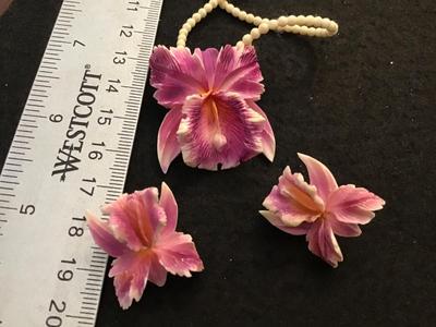 Beautiful Carved Celluloid orchid Set Wonderful Condition Vintage
