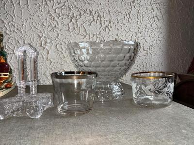 Lot Den922: Vintage Glassware Federal Glass Jubilee Punch Bowl +more