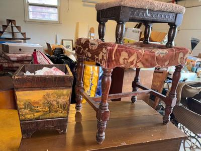 Lot G901: Six pieces misc decor stools and furniture items