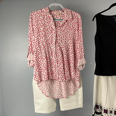 MB8290 Lot of Ladies Clothing- D. Jeans, Willi Smith, Ann Taylor and more