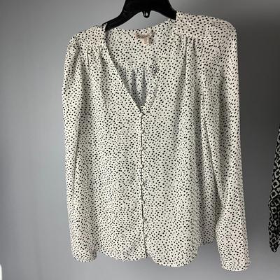 MB8292 Lot of Ladies Tops- Michael Kors, Kedall & Kylie