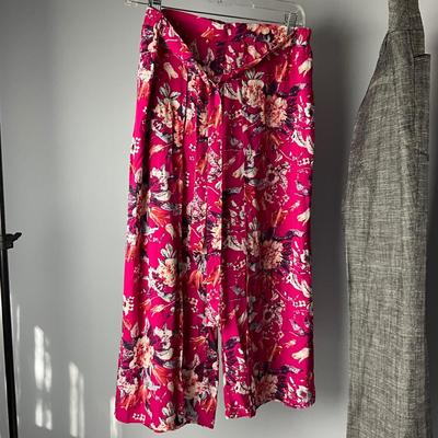 MB8294 Lot of Ladies Pants & Skirts- Banana Republic, Nine West, WHBM and more