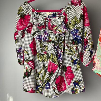 MB8297 Lot of Ladies Floral Print Tops - NY, Jess & Jane, Entro