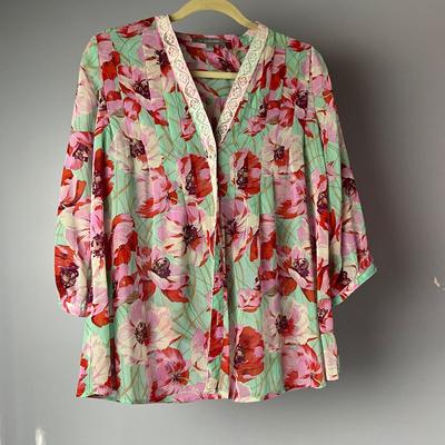 MB8297 Lot of Ladies Floral Print Tops - NY, Jess & Jane, Entro