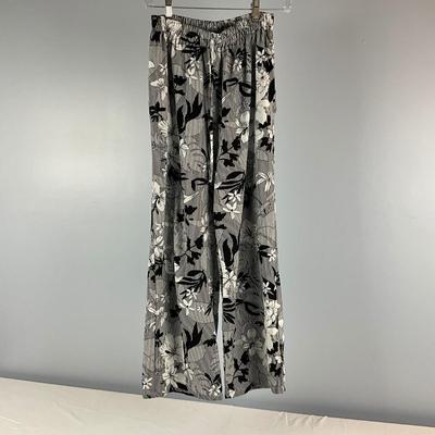 MB8302 Lot of Navy & Black Tops with Print Pants