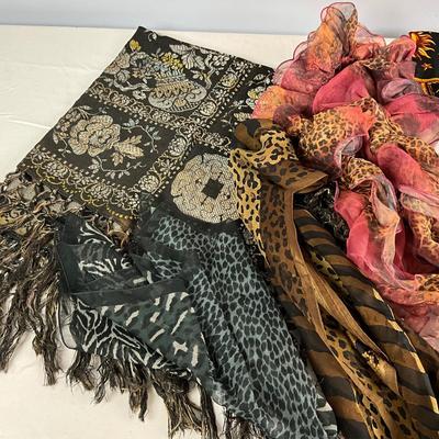 MB8308 Lot of Animal Print Scarves