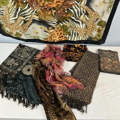 MB8308 Lot of Animal Print Scarves