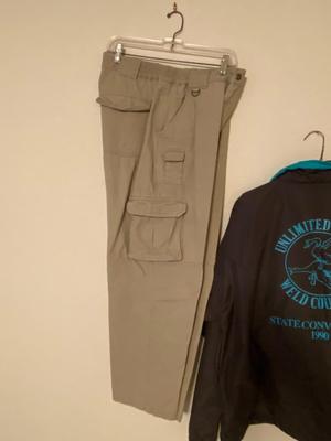MENS CABELA’S & LEVI’s 550 JEANS AND RIDGE JACKET