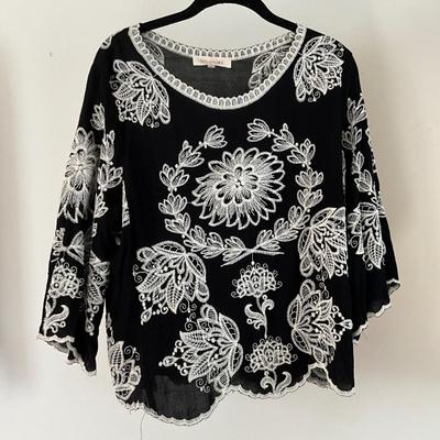 UBR8353 Lot of Ladies Black and White Tops- Lauren, Geoffery Beene, Solitare and more