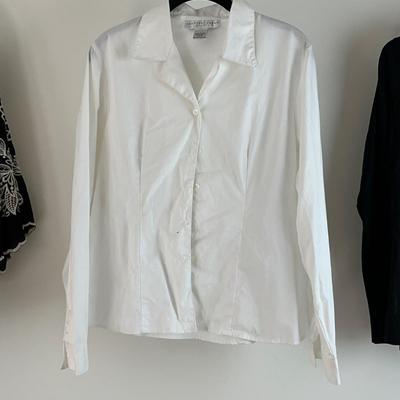 UBR8353 Lot of Ladies Black and White Tops- Lauren, Geoffery Beene, Solitare and more