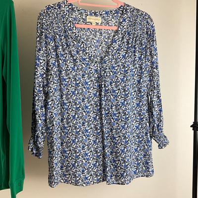 UBR8354 Lot of Ladies Tops