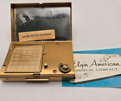 LOT 9: Vintage 1940s/50s Elgin American Cosmetic Powder Compact with Music Box