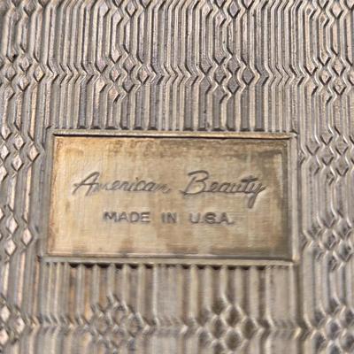 LOT 10: Elgin American Vintage 1940s/50s Cosmetic Powder Compact with Music Box