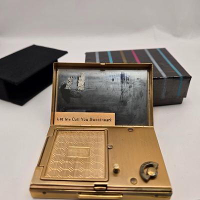 LOT 10: Elgin American Vintage 1940s/50s Cosmetic Powder Compact with Music Box