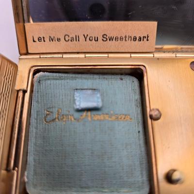 LOT 10: Elgin American Vintage 1940s/50s Cosmetic Powder Compact with Music Box