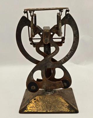 LOT 19: Antique Art Nouveau Postal Scale