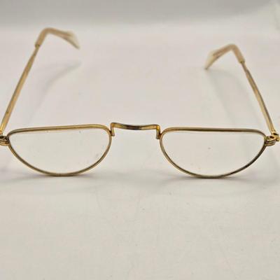LOT 22: Antique and Vintage Eyeglasses, Pince-Nez Spectacles, and Women's Pince- Nez with Hairpin Connected with Chain