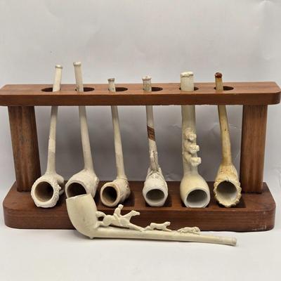 LOT 38: Vintage Pipe Rack with Multiple White Clay Pipes