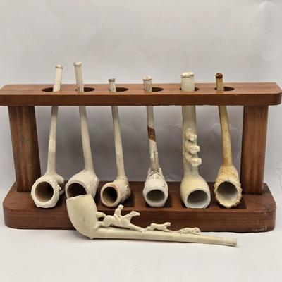 LOT 38: Vintage Pipe Rack with Multiple White Clay Pipes