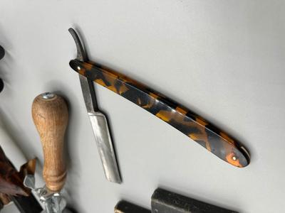 LOT 128: Mixed Antique / Vintage Collectibles - Straight Razor and More