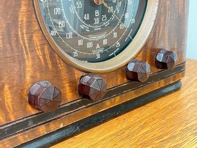 LOT 148: Vintage Zenith Radio - R145810