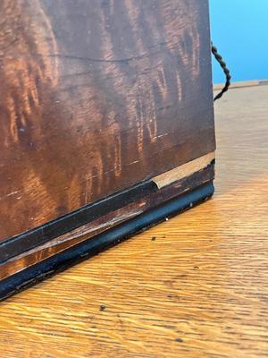 LOT 148: Vintage Zenith Radio - R145810